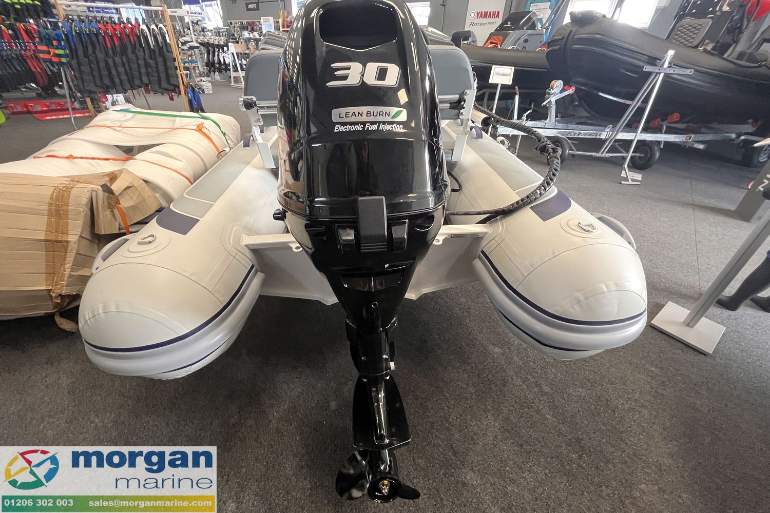 Highfield CL 380 – FCT console with Suzuki DF30 ATS