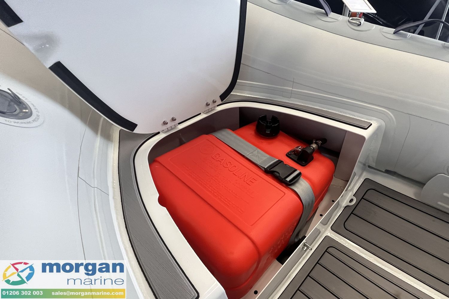 Highfield CL 380 – FCT console with Suzuki DF30 ATS