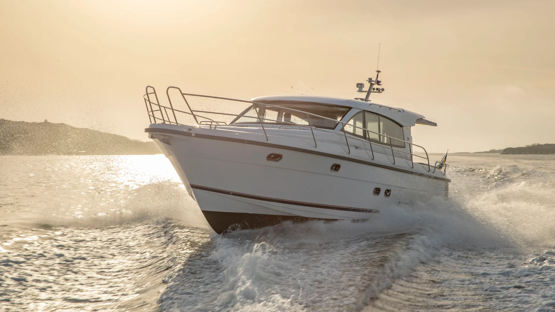 Nimbus 405 Coupe in Wake