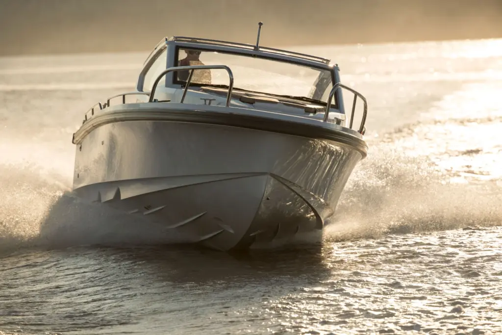 Nimbus W9 Hull