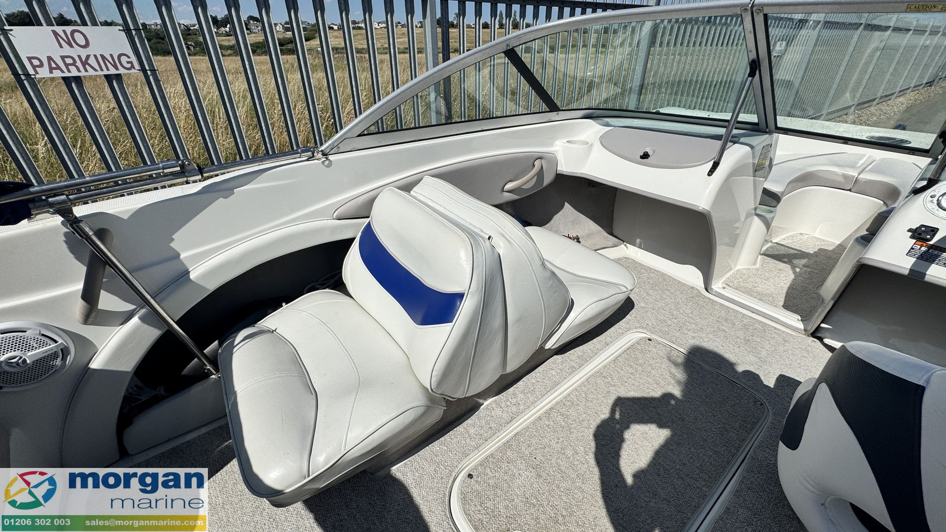 Maxum 1800 MX bow rider