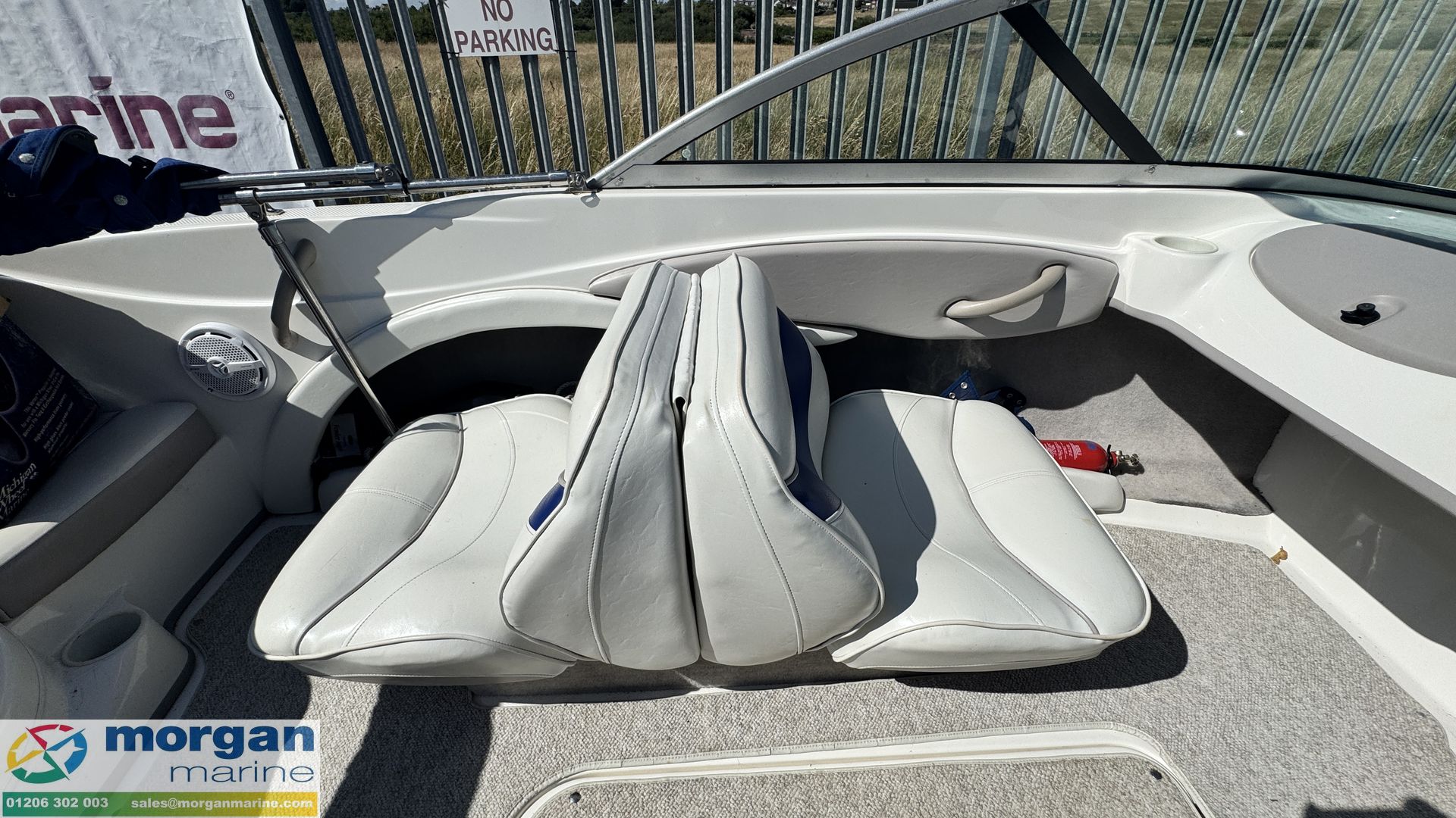 Maxum 1800 MX bow rider