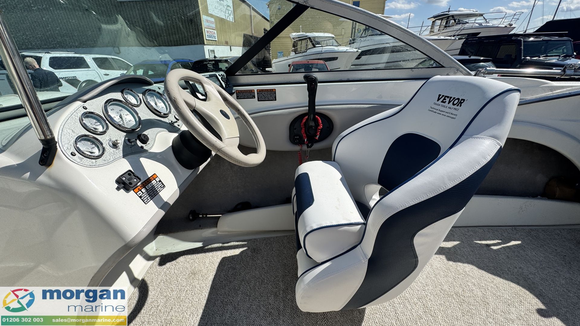 Maxum 1800 MX bow rider