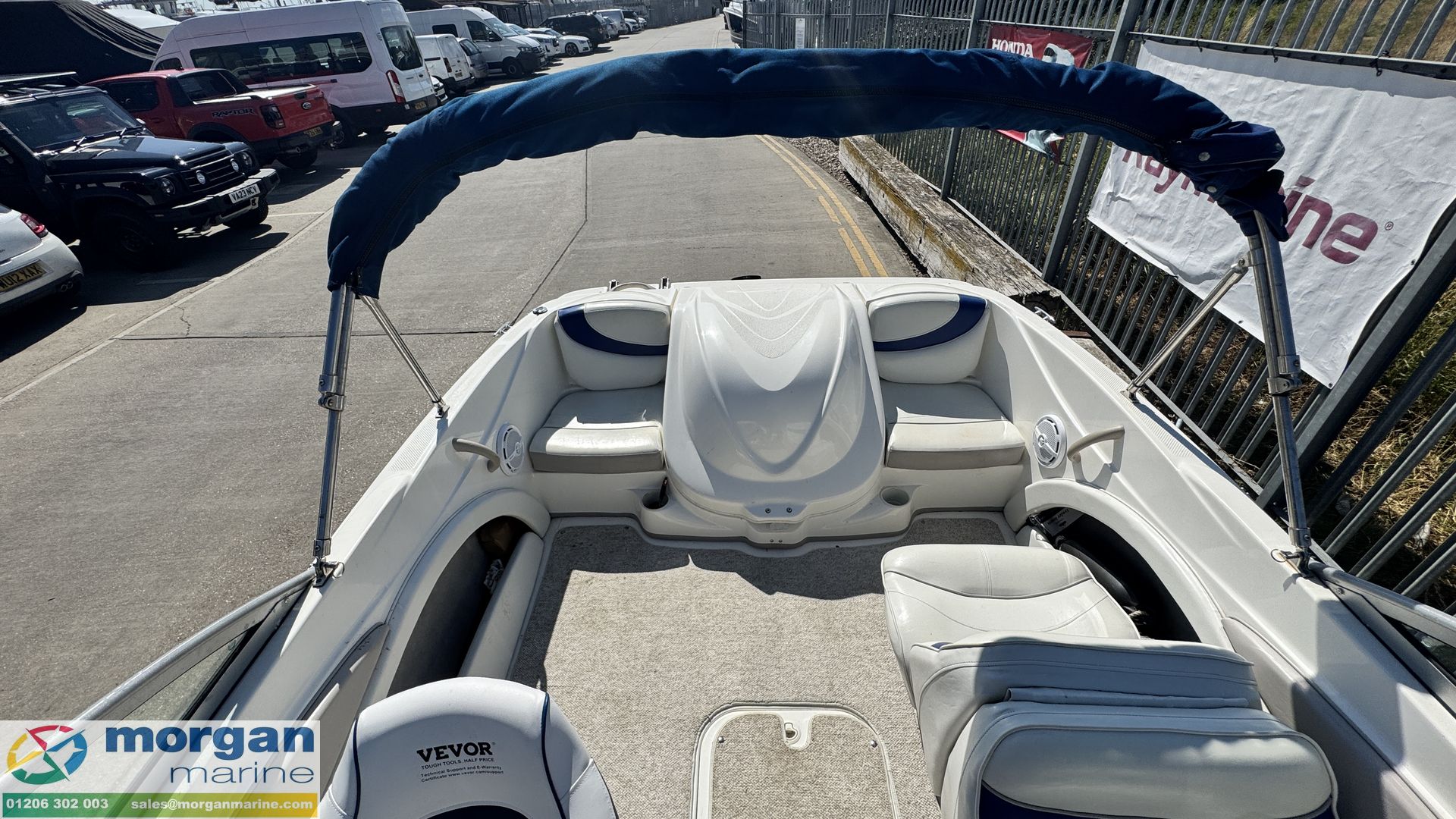 Maxum 1800 MX bow rider