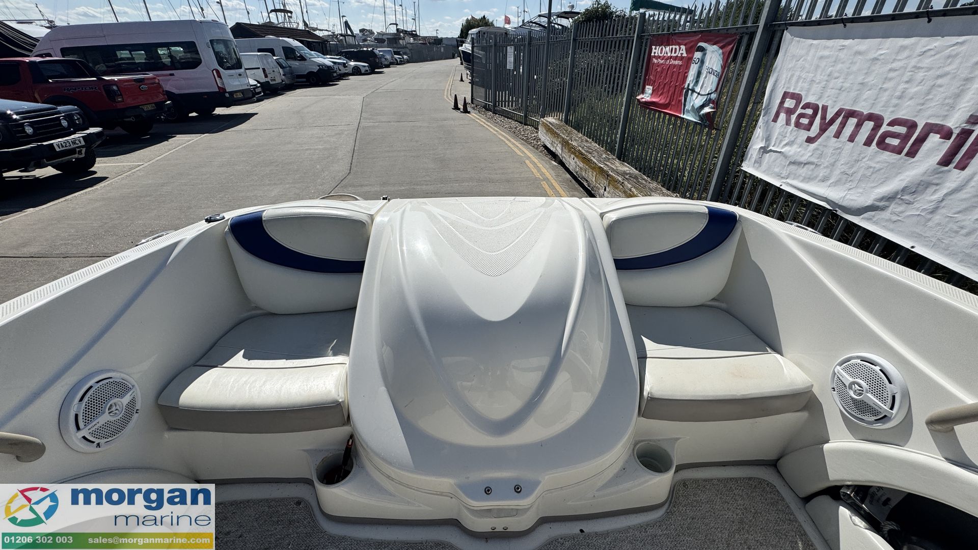 Maxum 1800 MX bow rider