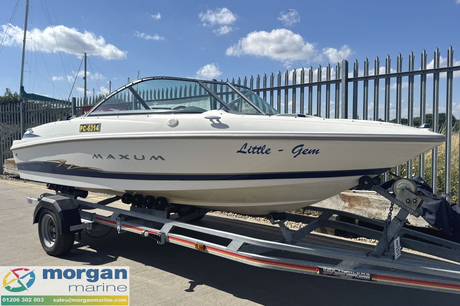 Maxum 1800 MX bow rider