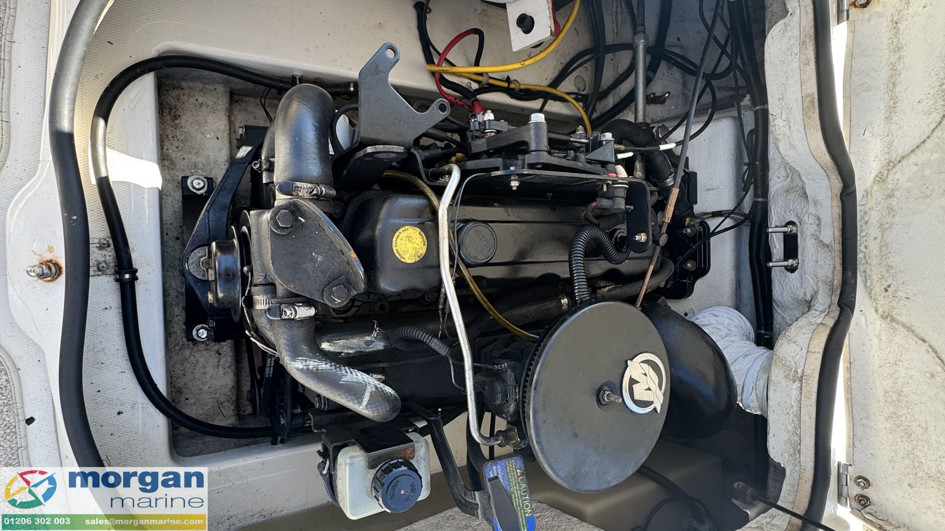 Maxum 1800 MX bow rider