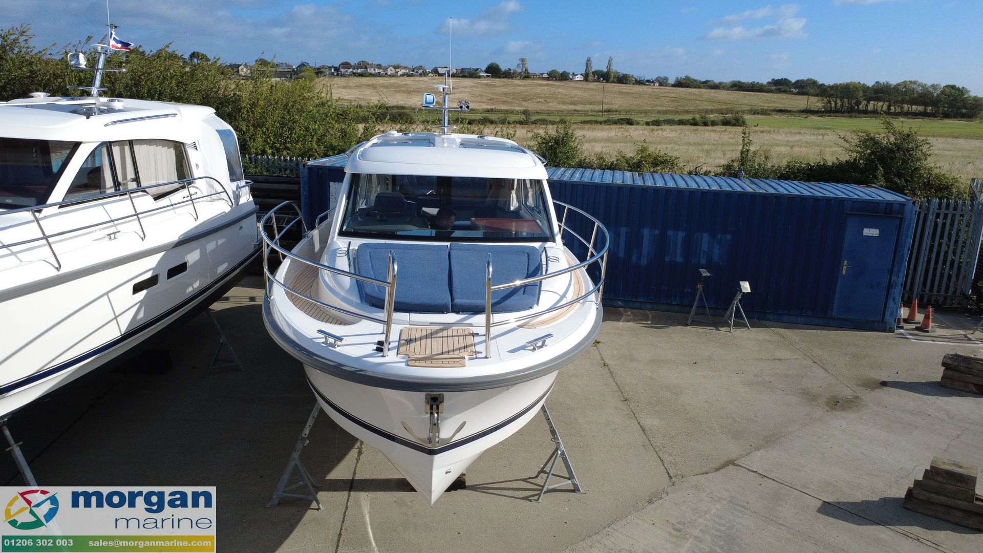Nimbus 305 Coupe - overhead view towards bow