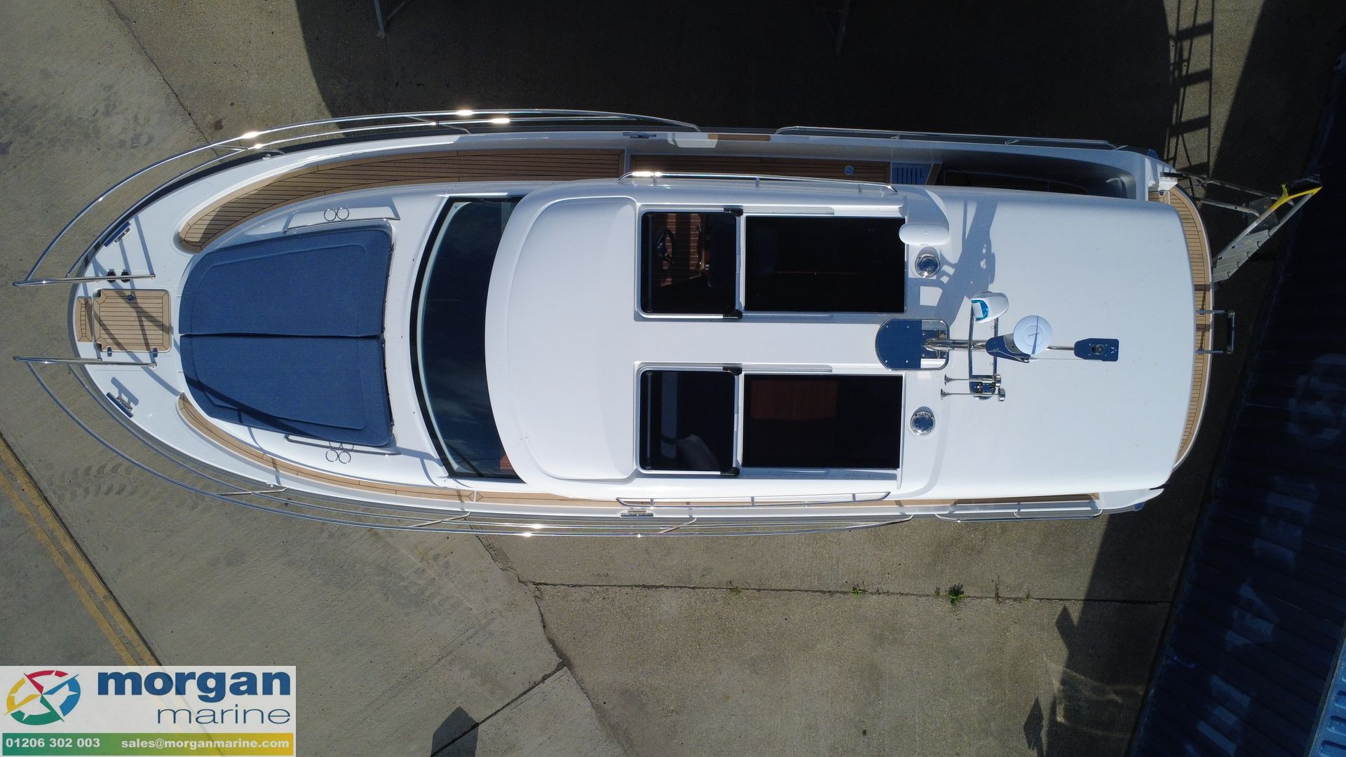 Nimbus 305 Coupe - view from directly above