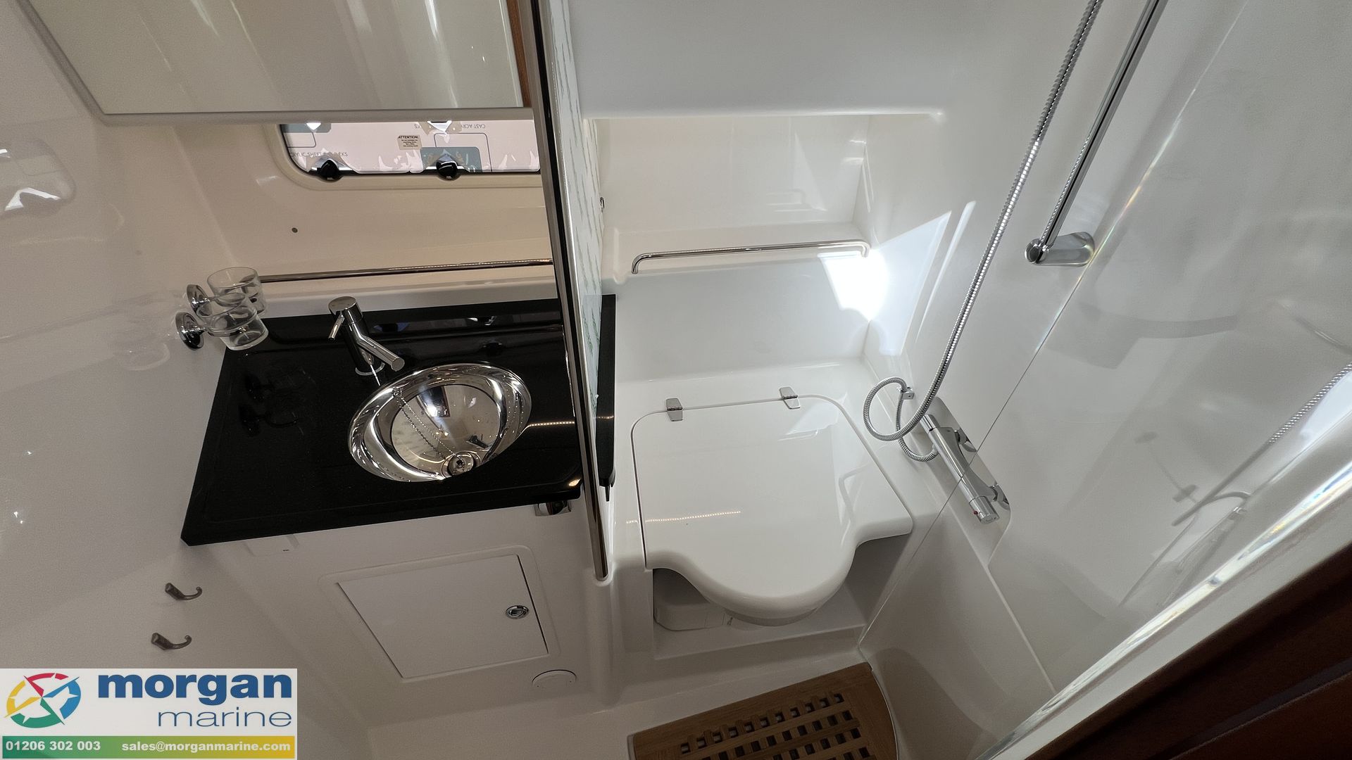 Nimbus 305 Coupe - toilet and shower compartment