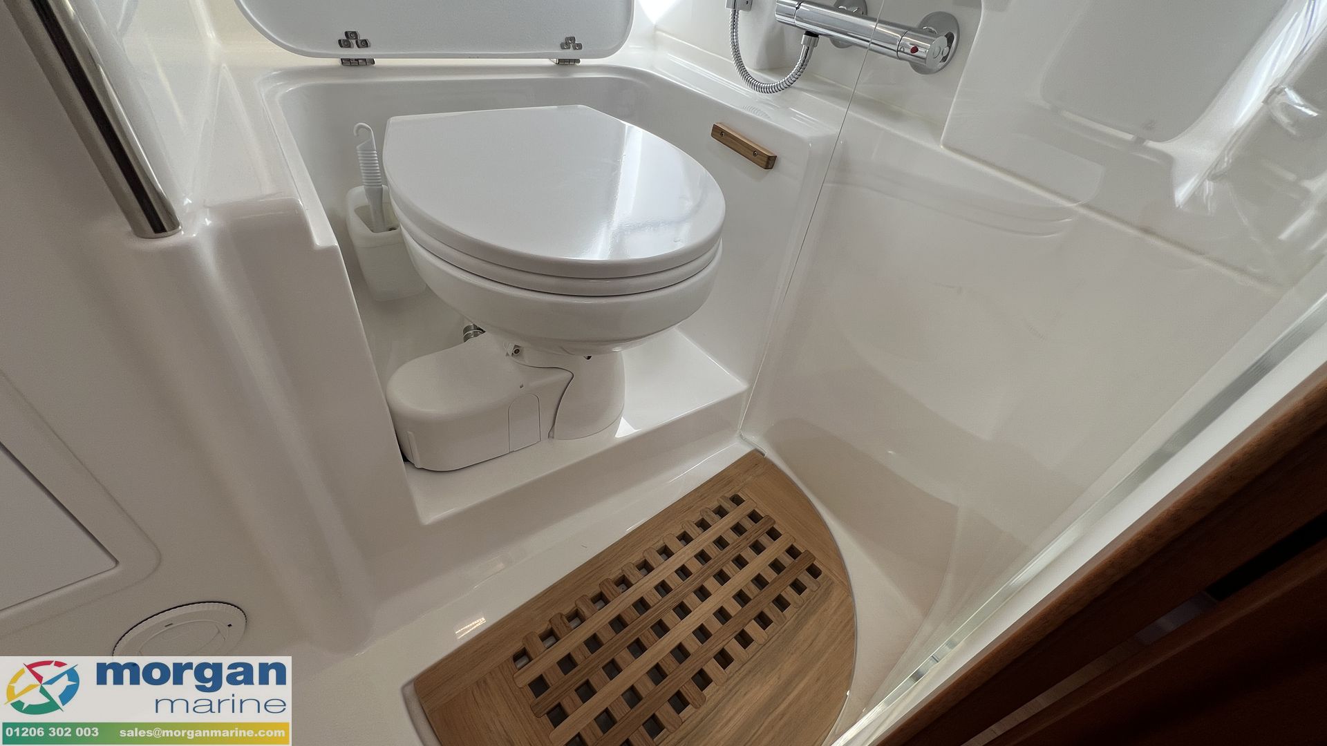 Nimbus 305 Coupe - toilet