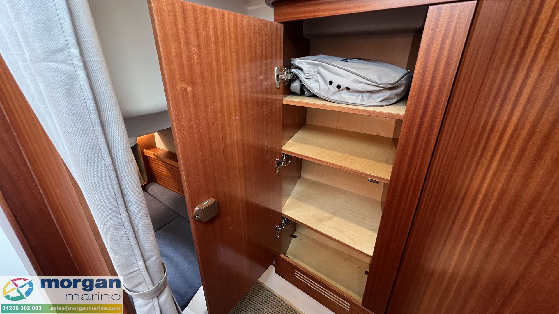 Nimbus 305 Coupe - cupboard