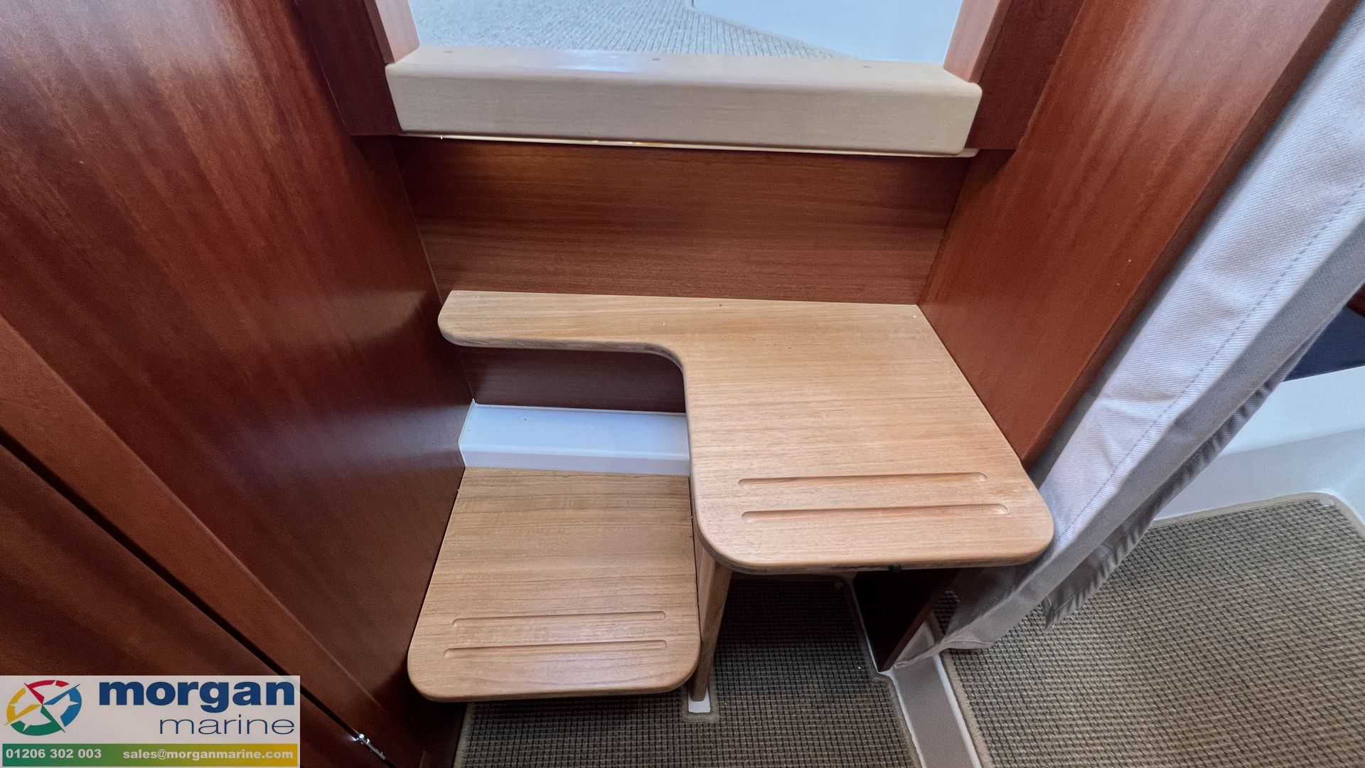 Nimbus 305 Coupe - table