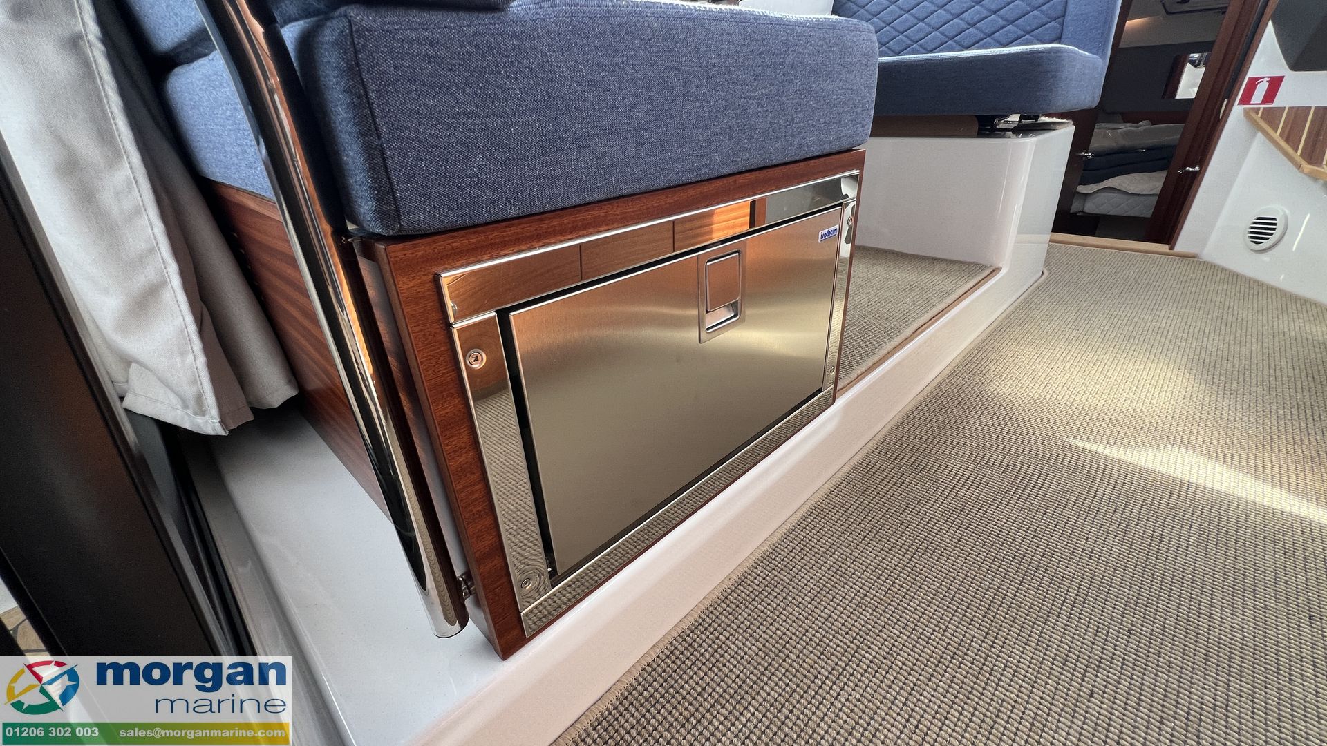 Nimbus 305 Coupe - storage under seating