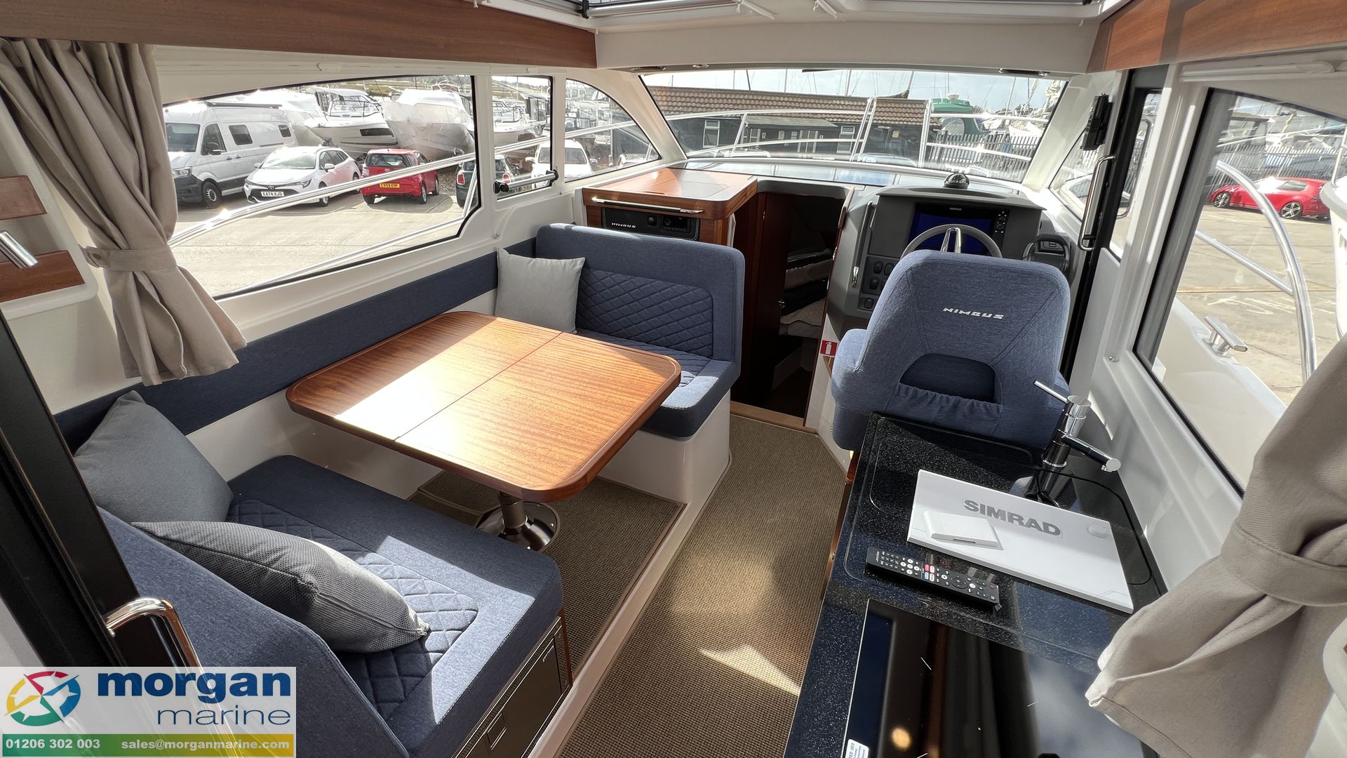 Nimbus 305 Coupe - wheelhouse interior