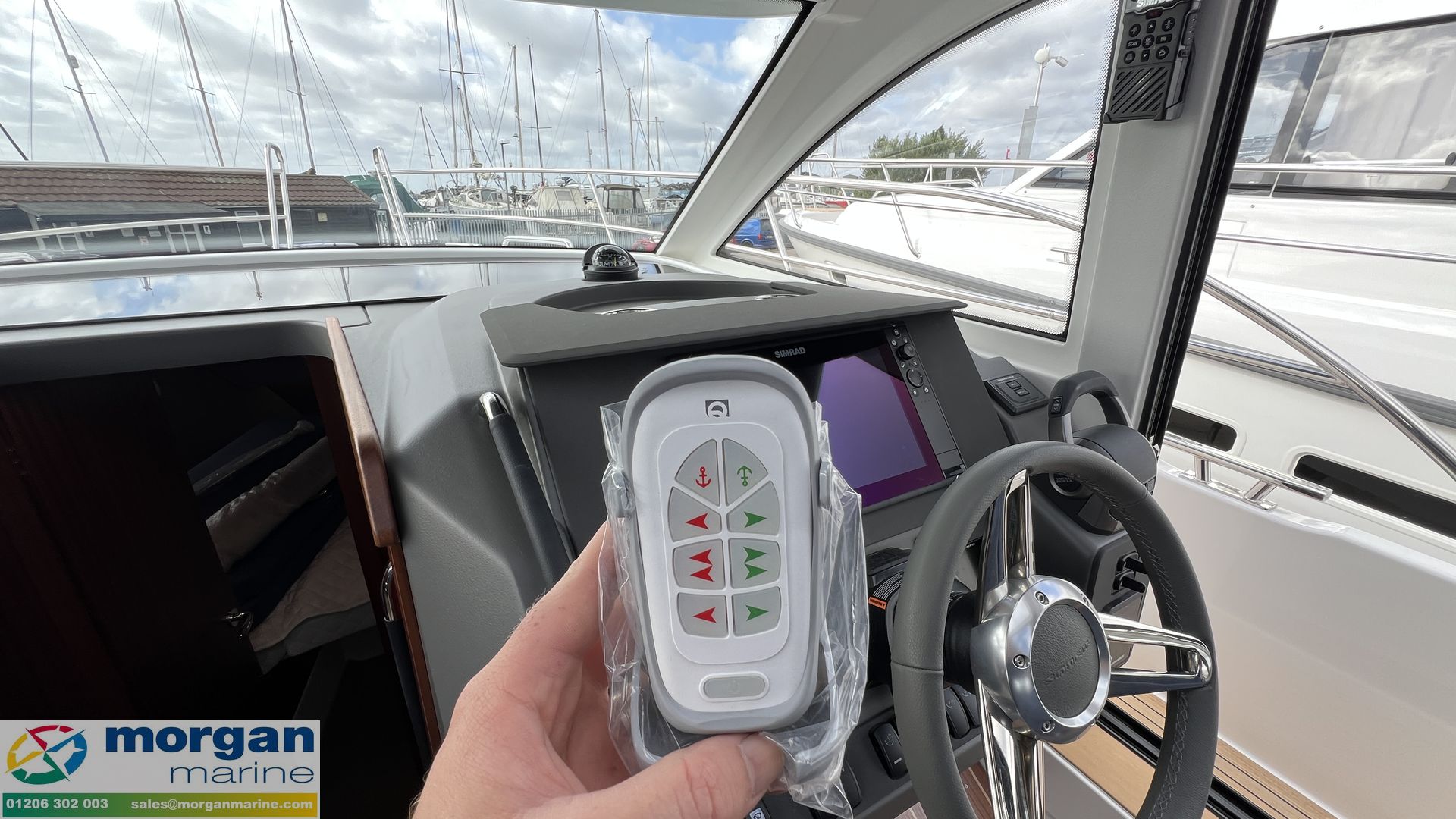 Nimbus 305 Coupe - remote