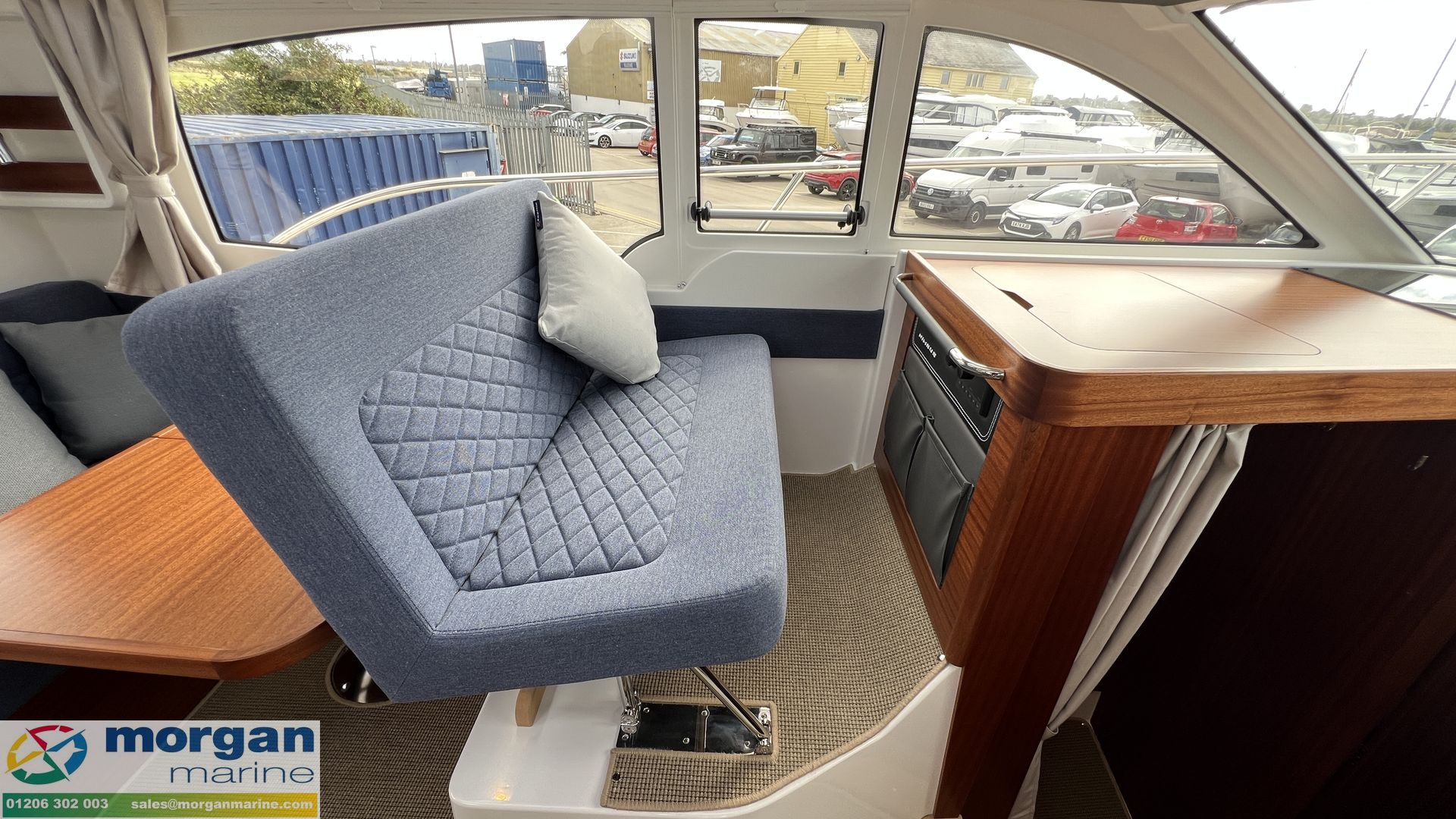 Nimbus 305 Coupe - co-pilot seating