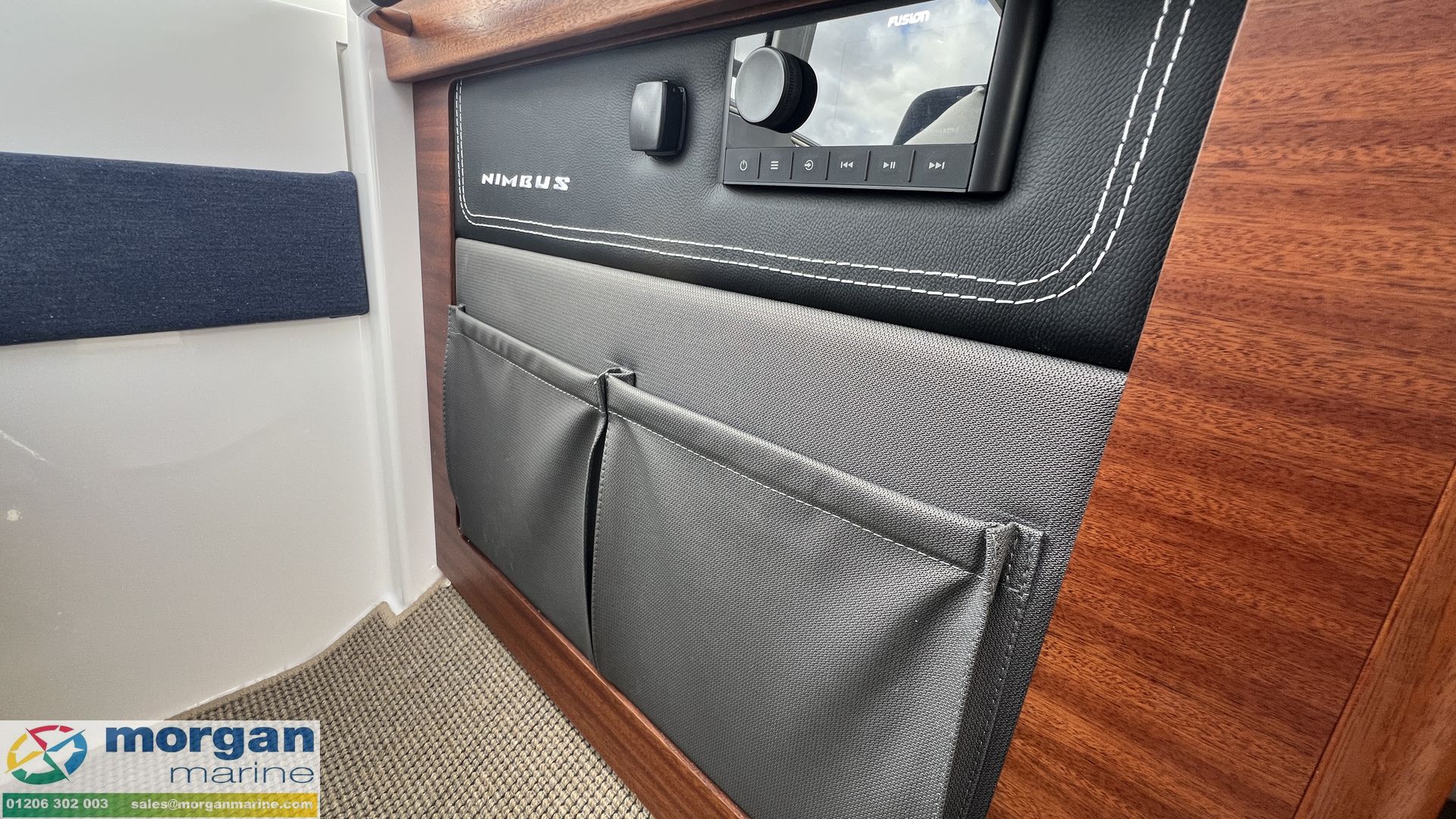 Nimbus 305 Coupe - storage