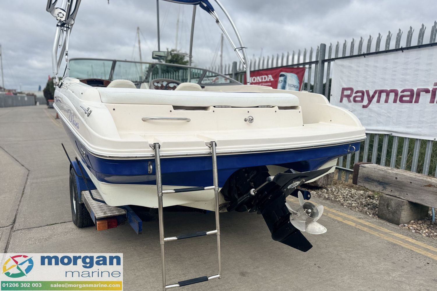 Rinker 212 bow rider