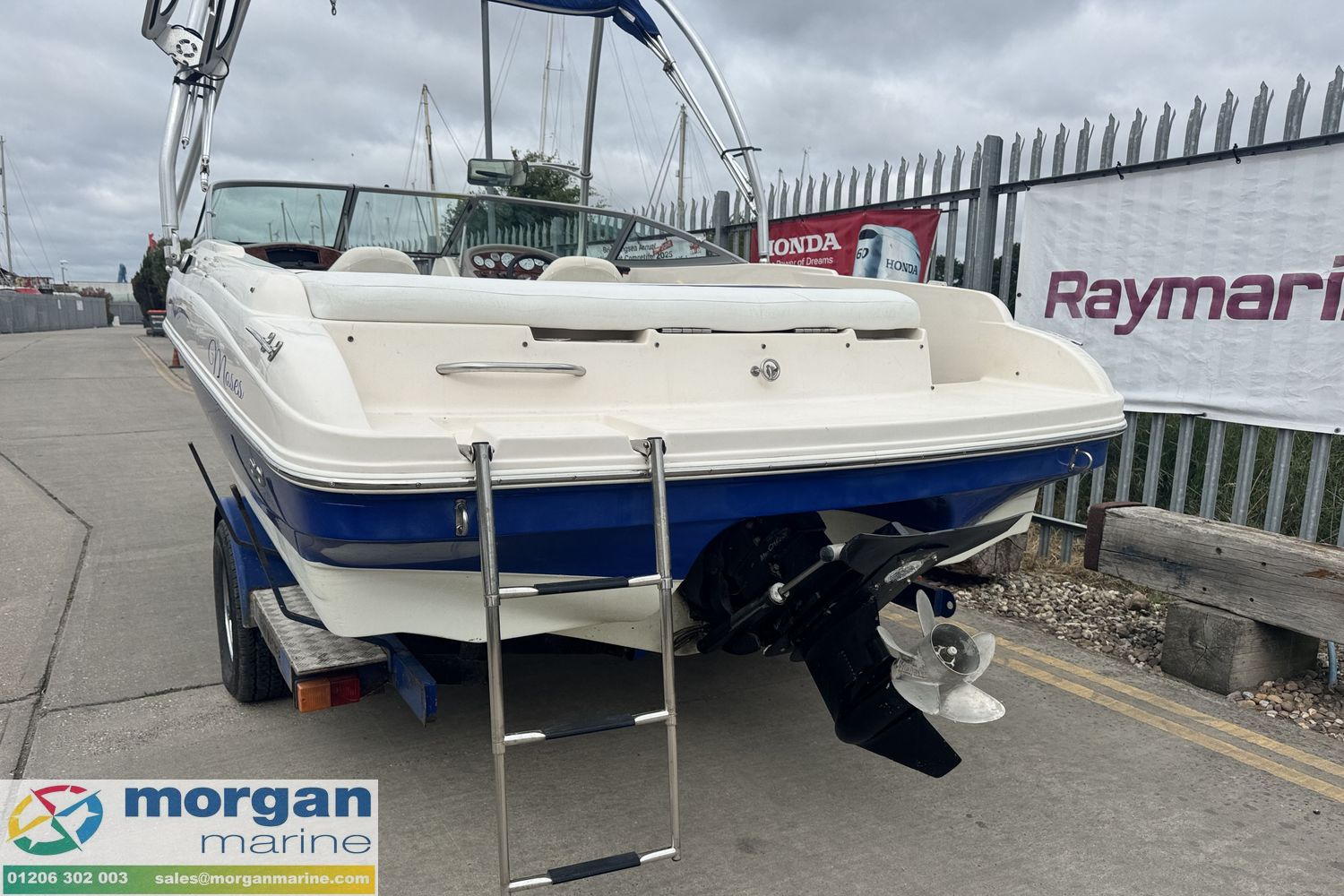 Rinker 212 bow rider