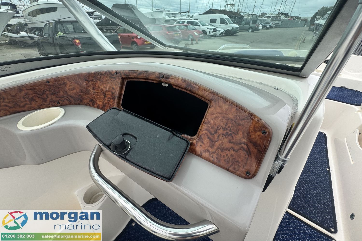 Rinker 212 bow rider