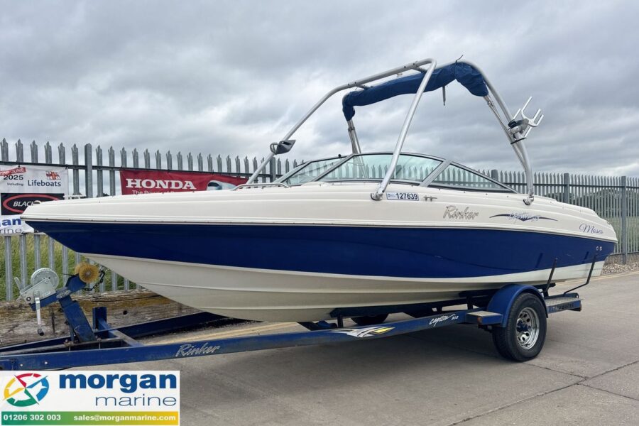 Rinker 212 bow rider - main