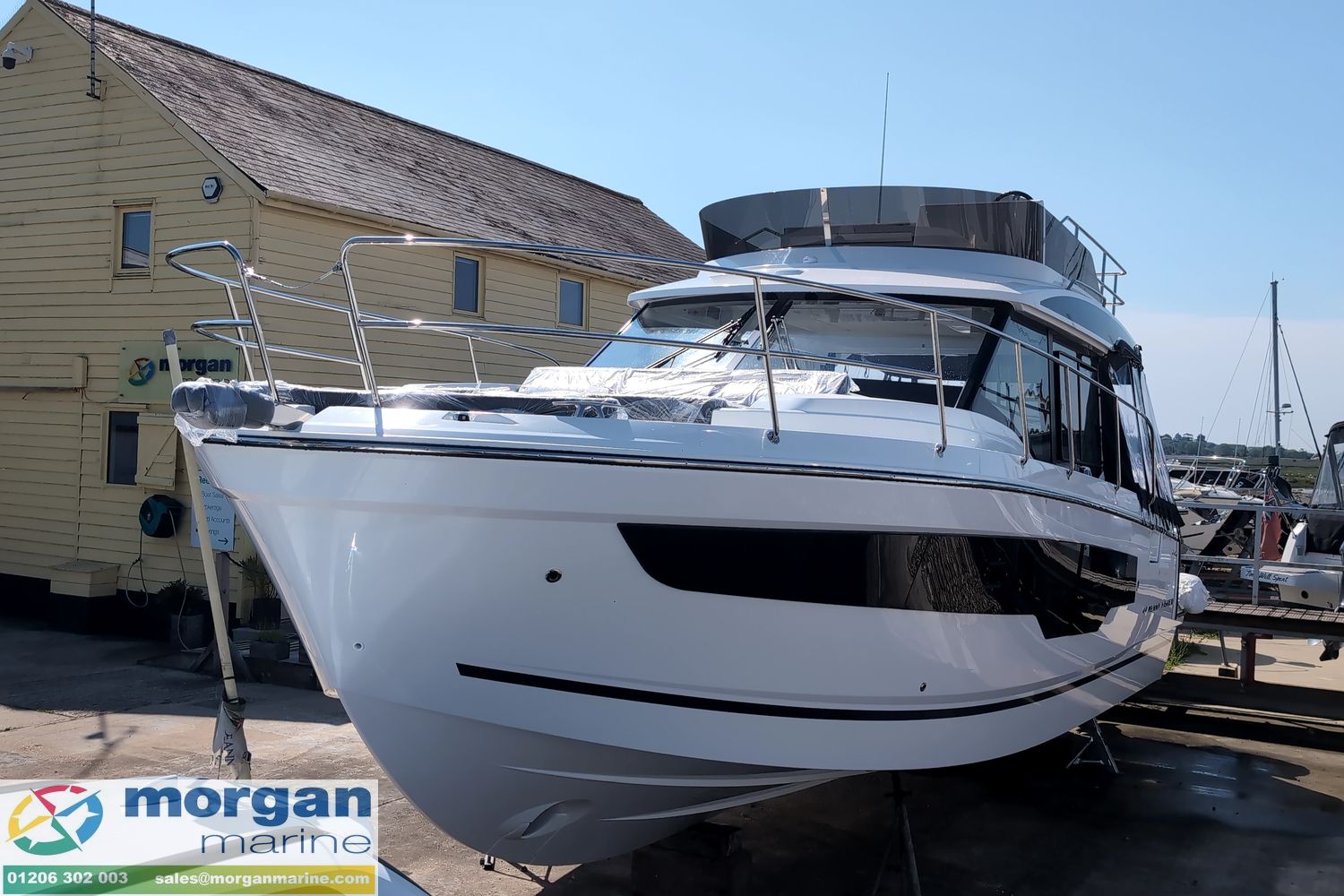 Jeanneau Merry Fisher 1095 Fly Front 3