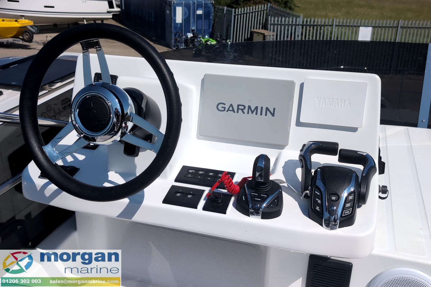 Jeanneau Merry Fisher 1095 Flybridge Controls