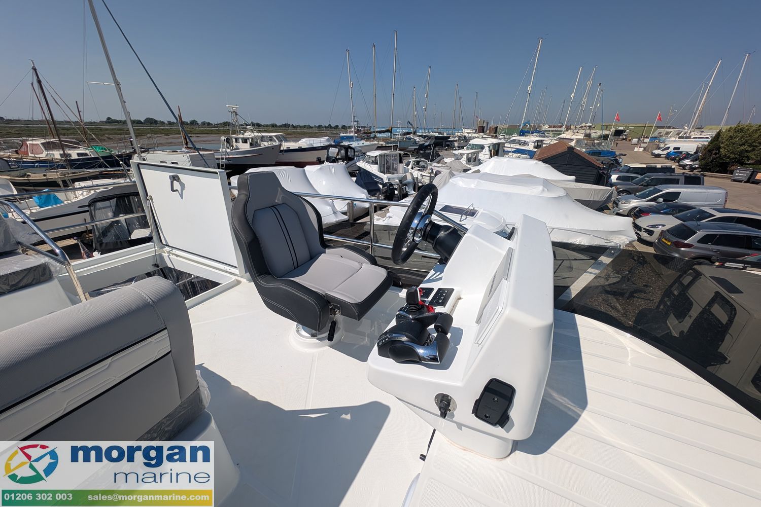 Jeanneau Merry Fisher 1095 Flybridge Helm 3