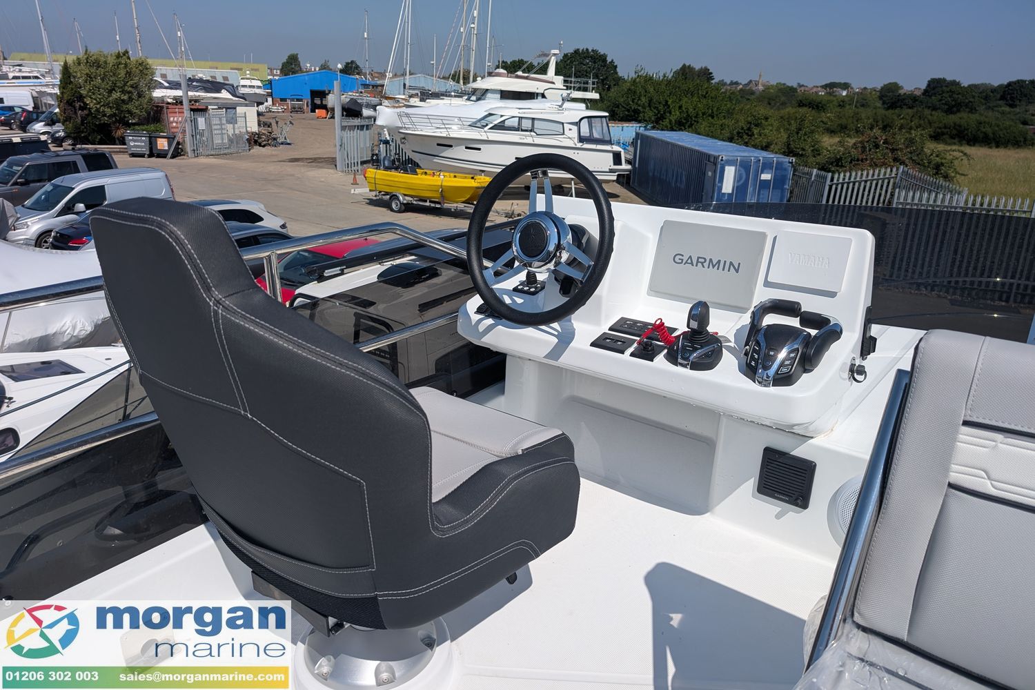 Jeanneau Merry Fisher 1095 Flybridge Dash