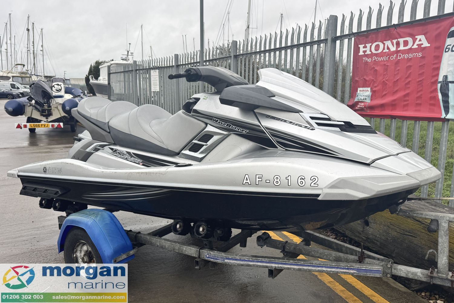 Yamaha WaveRunner FX HO cruiser jet ski