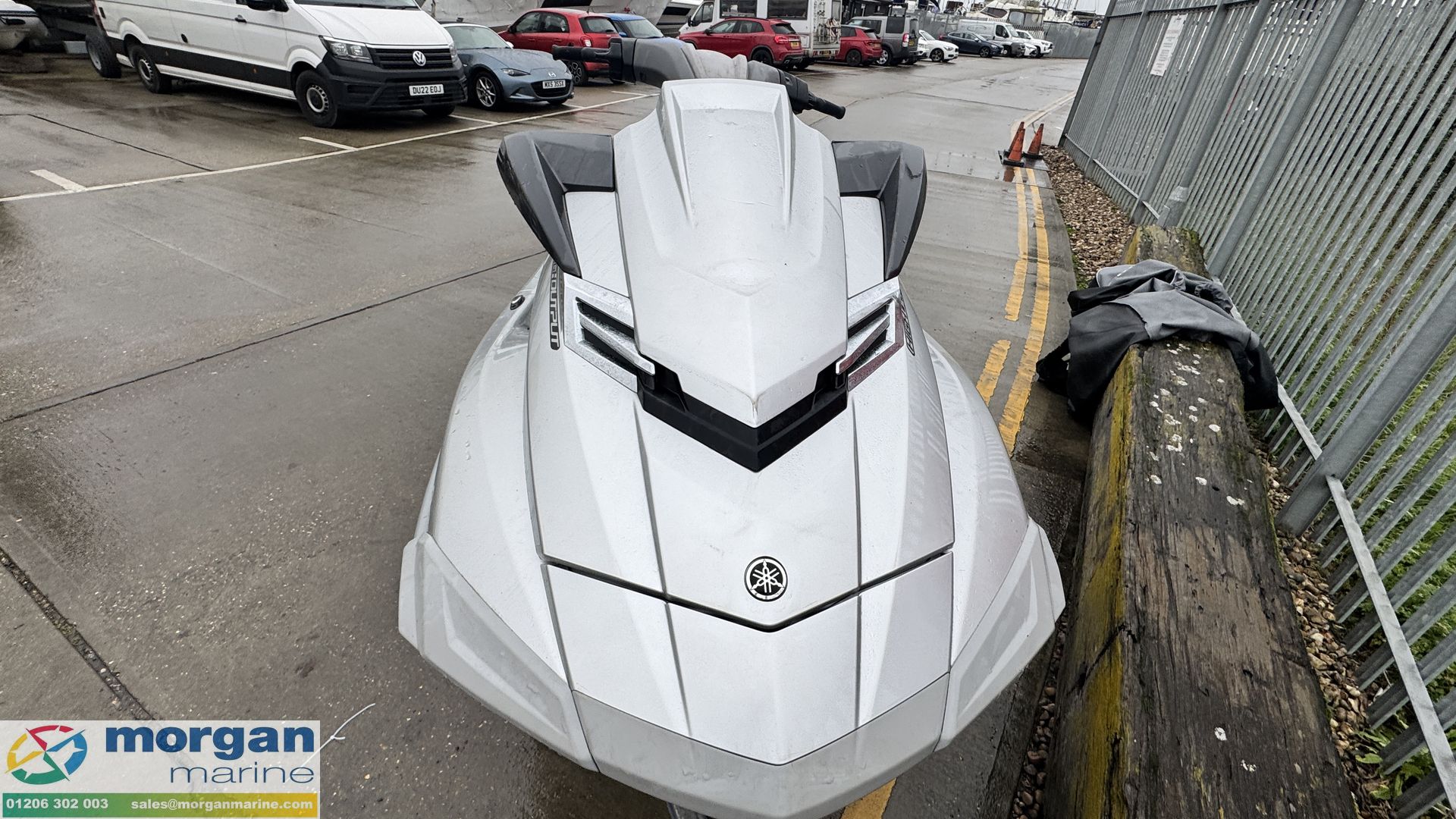 Yamaha WaveRunner FX HO cruiser jet ski