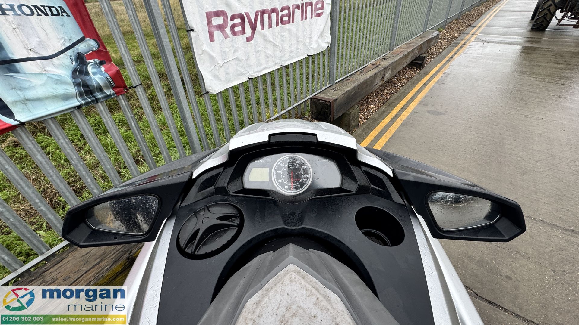 Yamaha WaveRunner FX HO cruiser jet ski