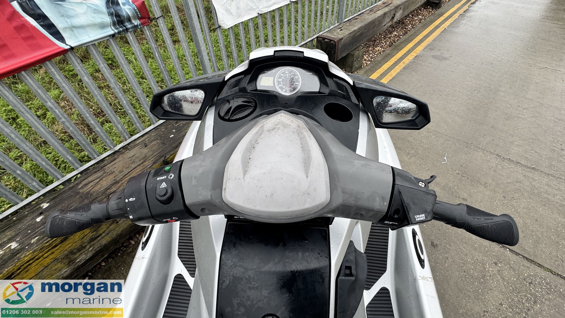 Yamaha WaveRunner FX HO cruiser jet ski