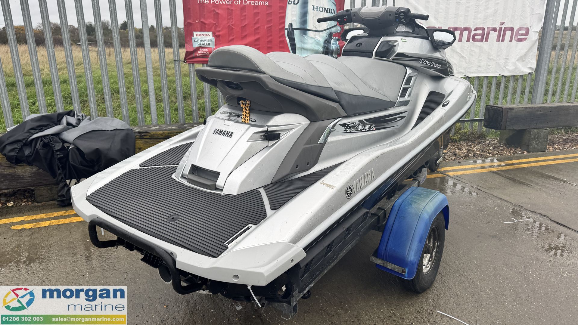 Yamaha WaveRunner FX HO cruiser jet ski