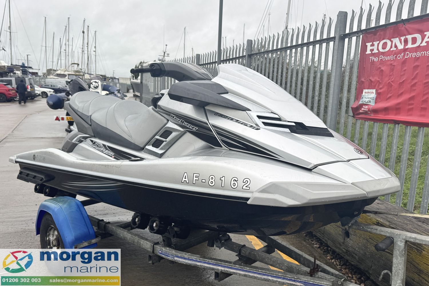 Yamaha WaveRunner FX HO cruiser jet ski