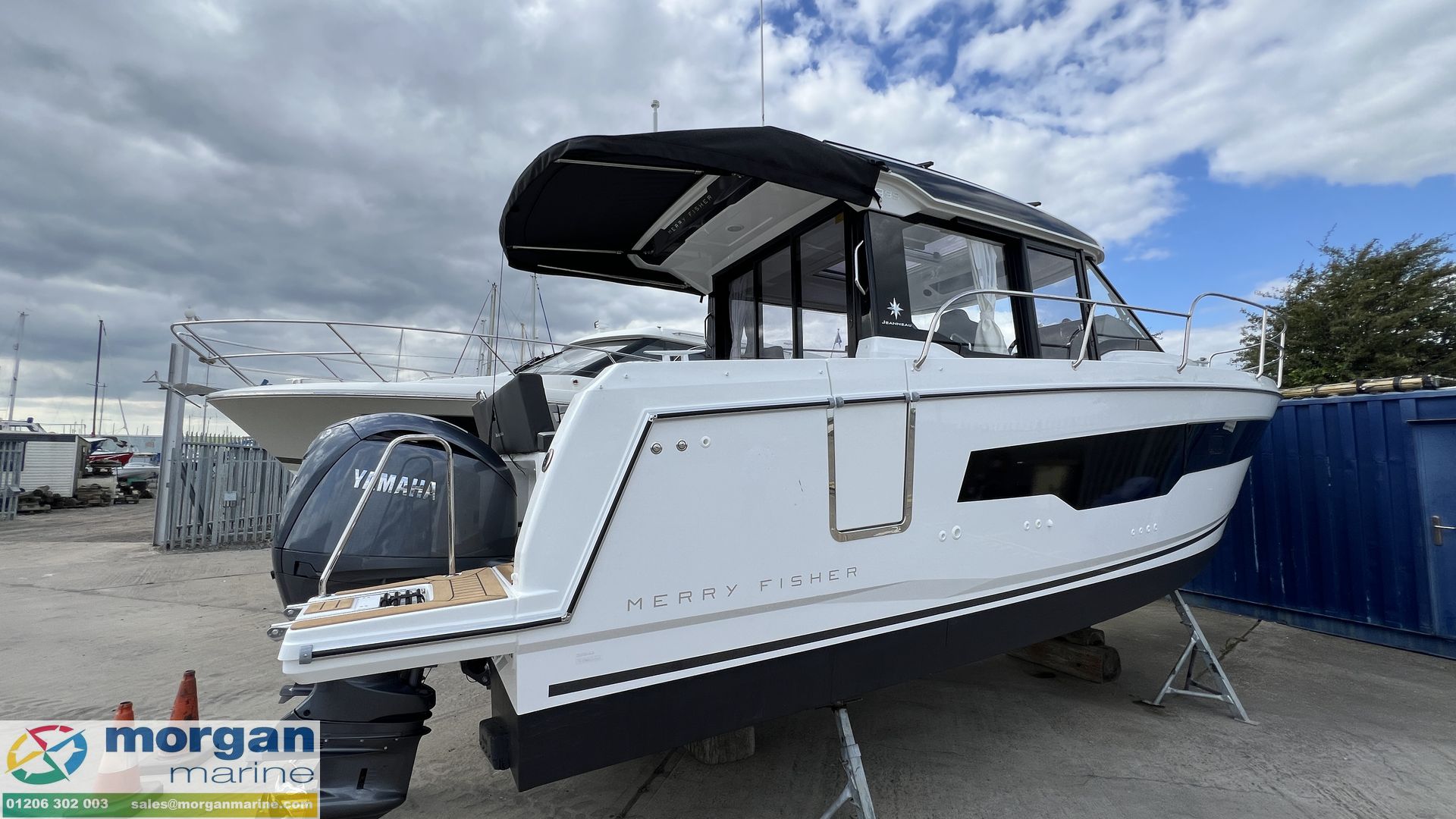 Jeanneau Merry Fisher 895 - aft starboard side