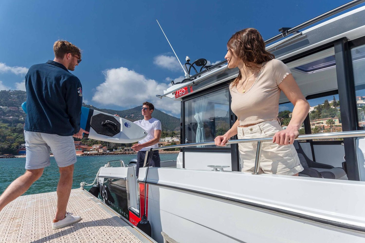 Jeanneau Merry Fisher 795 Sport - Series 2 - mooring side gate