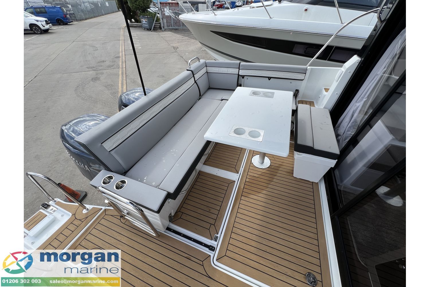 Jeanneau Merry Fisher 895 - aft cockpit with table