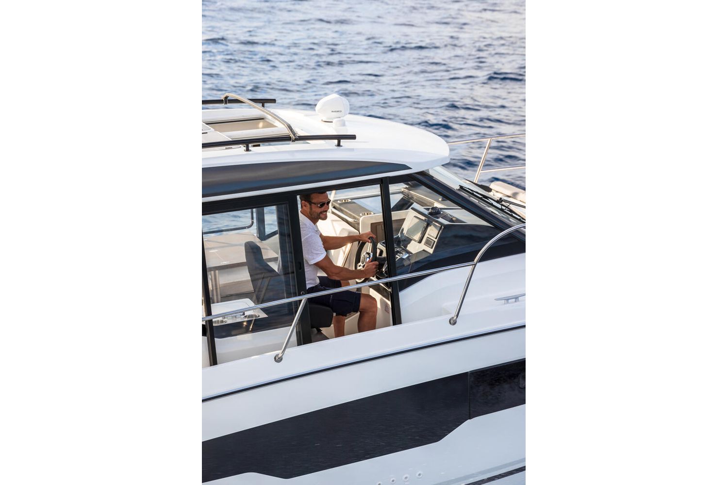 Jeanneau Merry Fisher 895 - helm side door