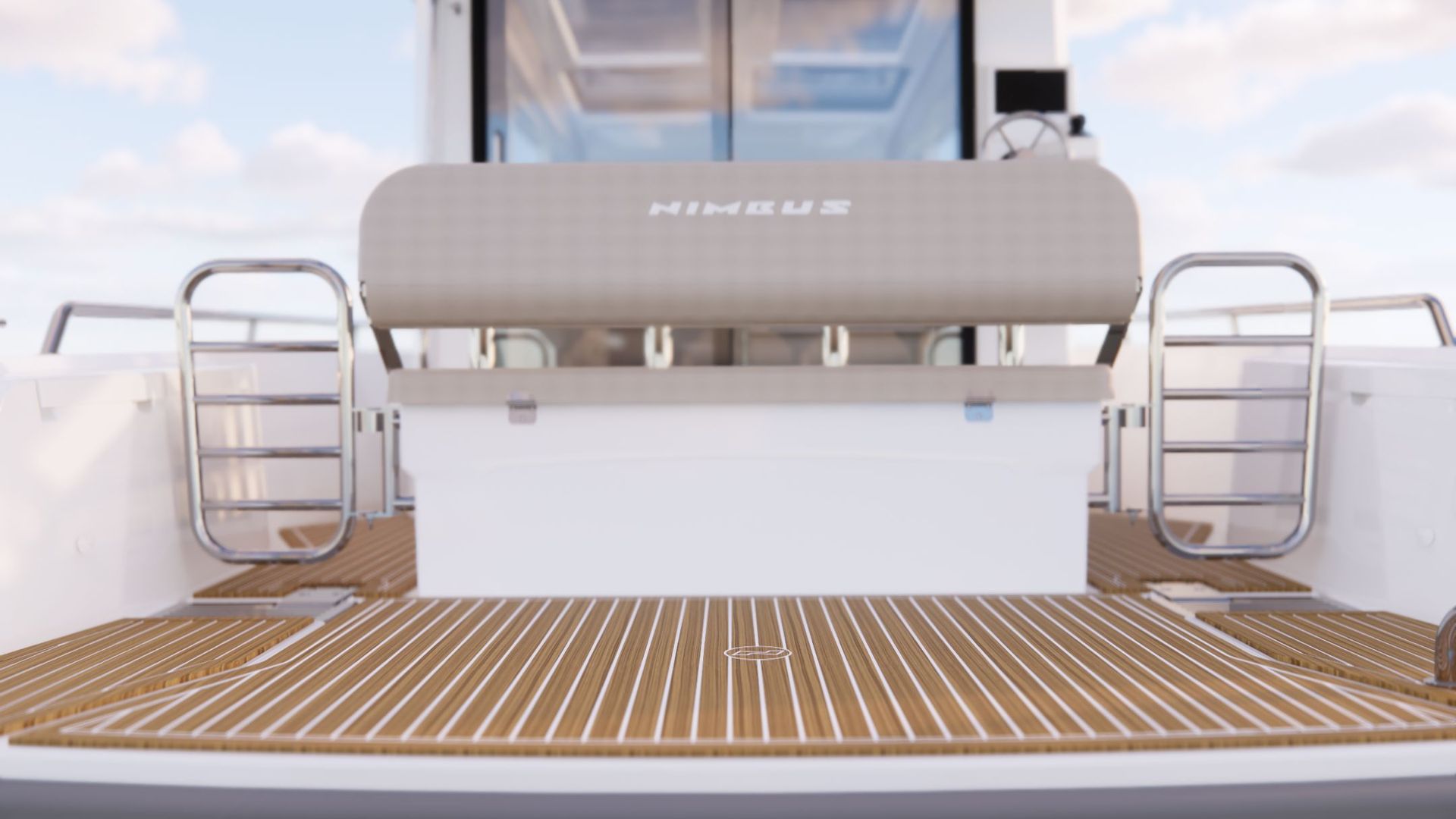 Nimbus Commuter 12 - aft platform