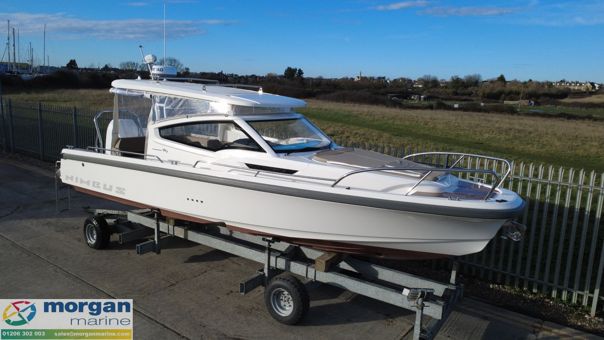 Nimbus Weekender 9 - starboard side and bow