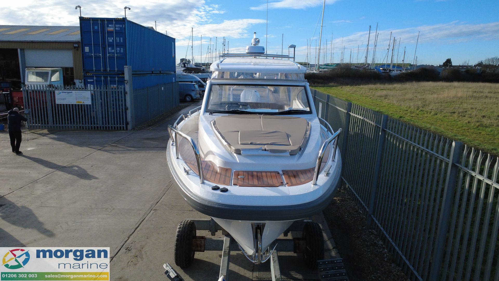 Nimbus Weekender 9 - overhead view of bow