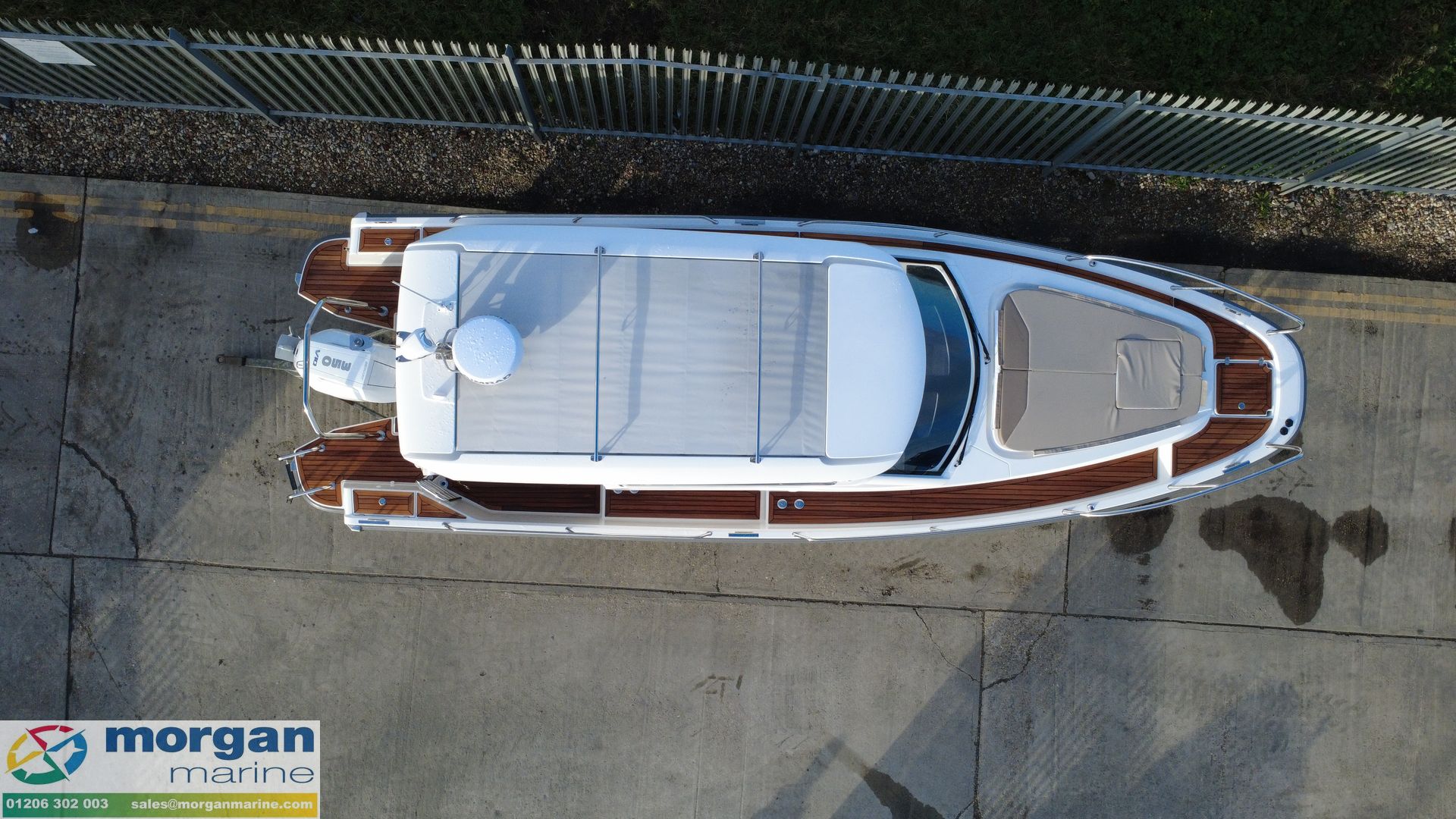 Nimbus Weekender 9 - overhead view of T-top