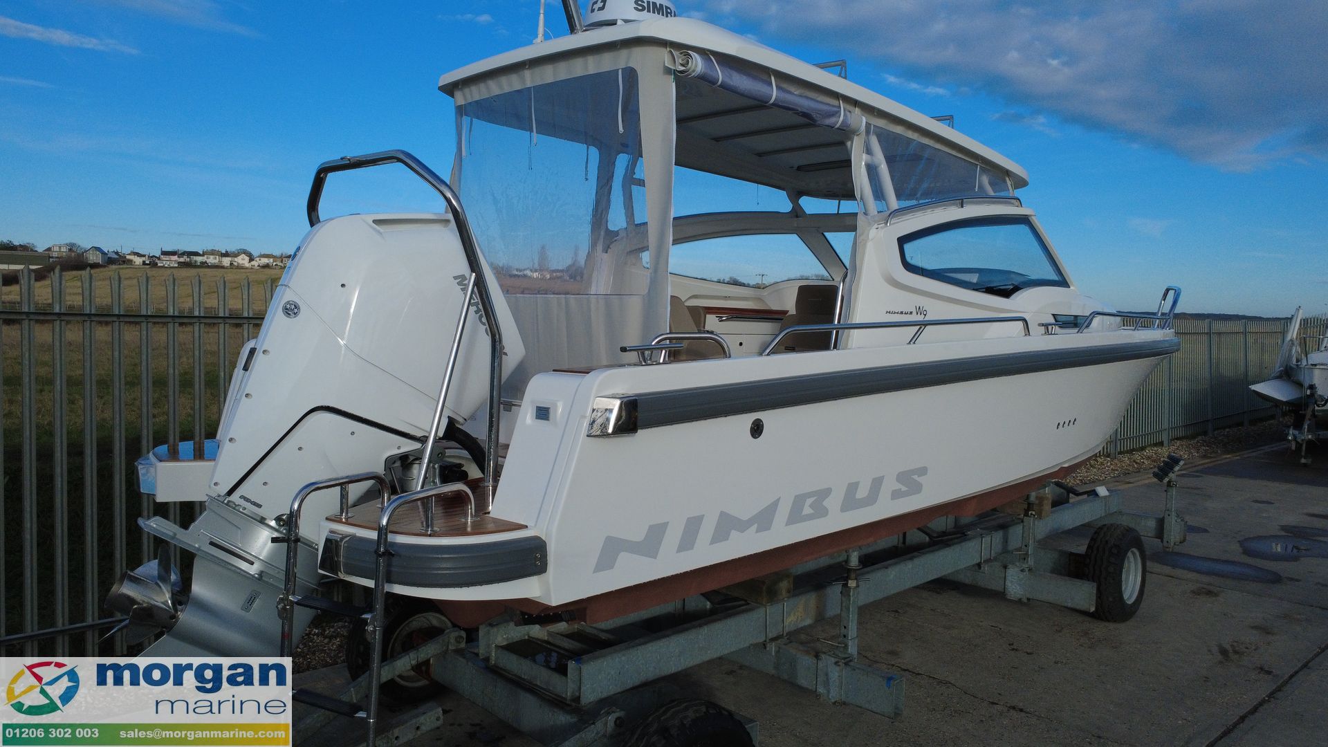 Nimbus Weekender 9 - view into T-top roof