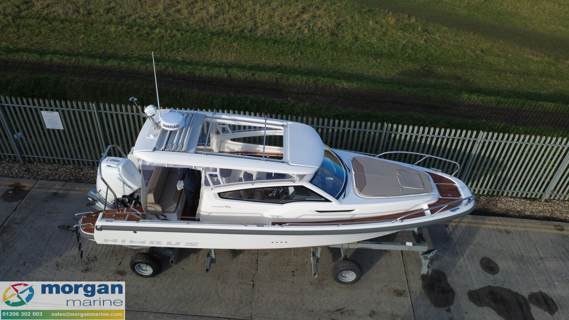 Nimbus Weekender 9 - with T-top roof hatches open