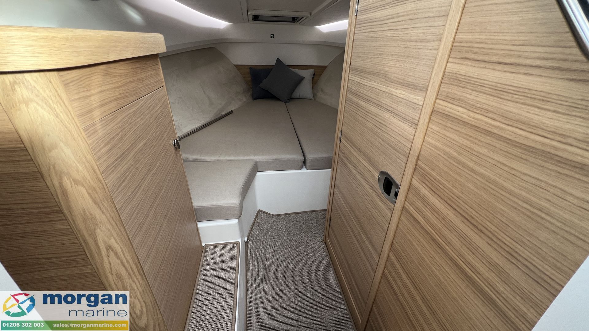 Nimbus Weekender 9 - view into cabin