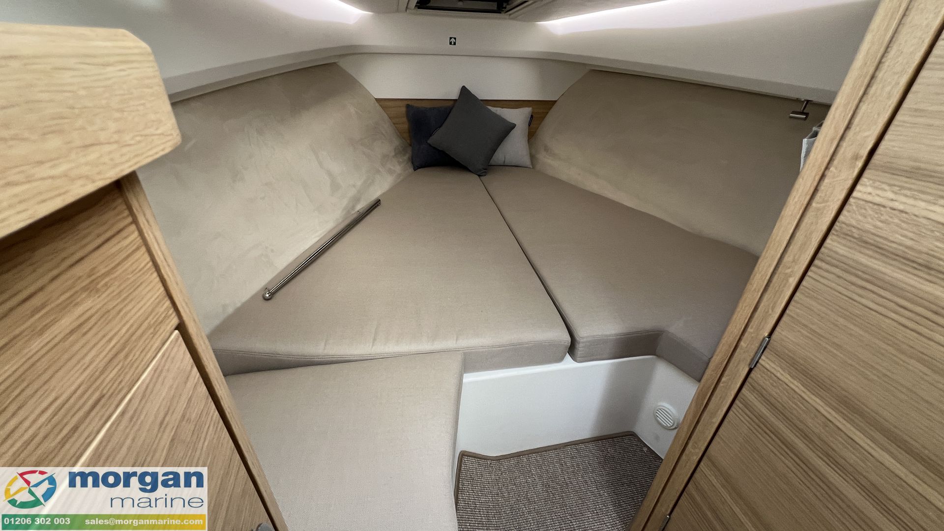 Nimbus Weekender 9 - inside cabin