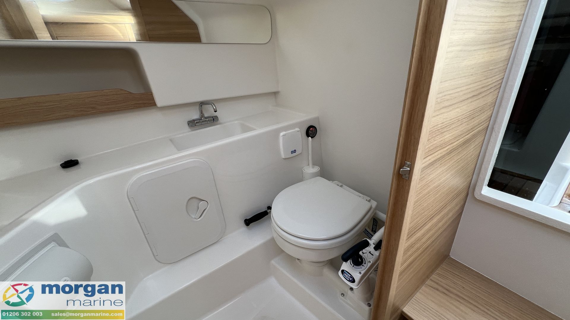 Nimbus Weekender 9 - toilet compartment