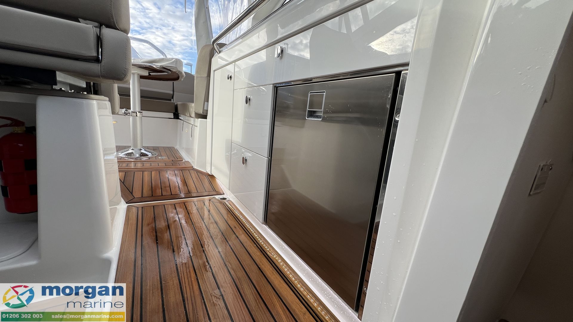 Nimbus Weekender 9 - cockpit interior